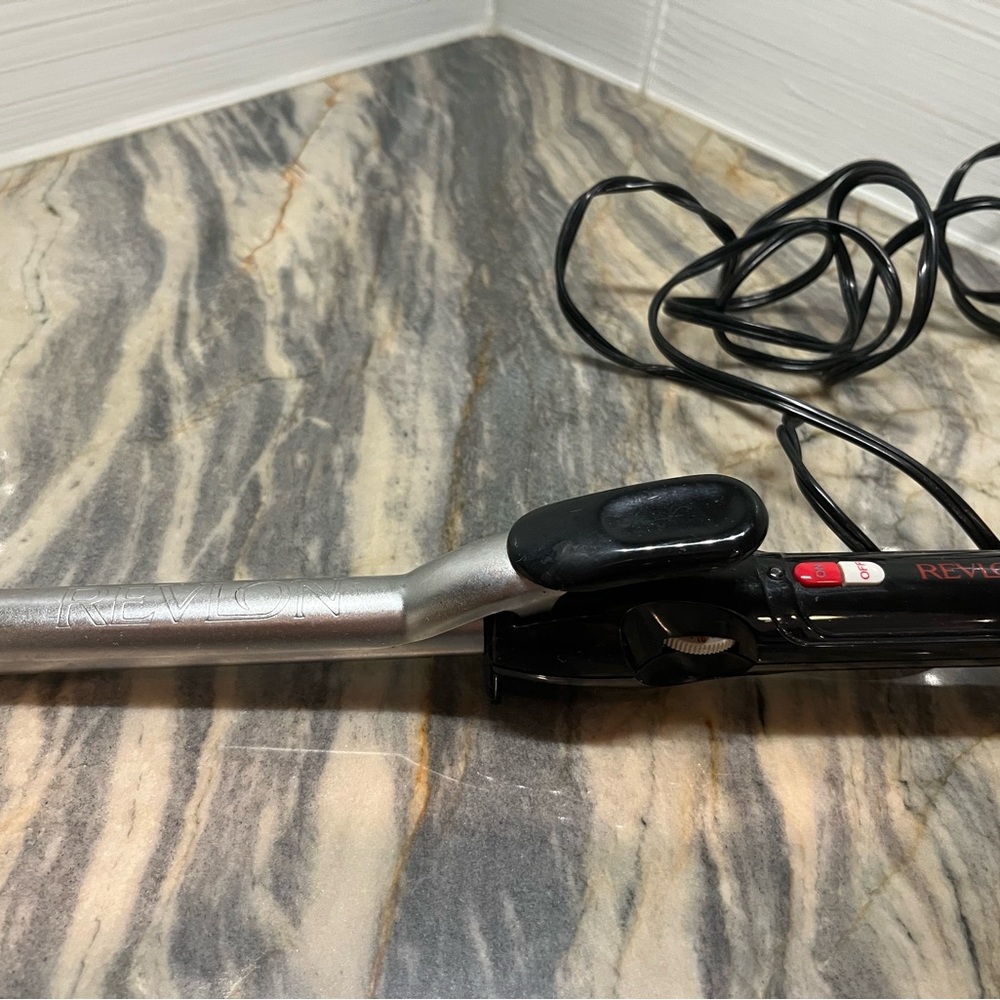 Revlon Silver and Black Curling Iron 3/4”